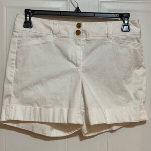 White House/Black Market Sz 8 White Shorts GUC😊😊